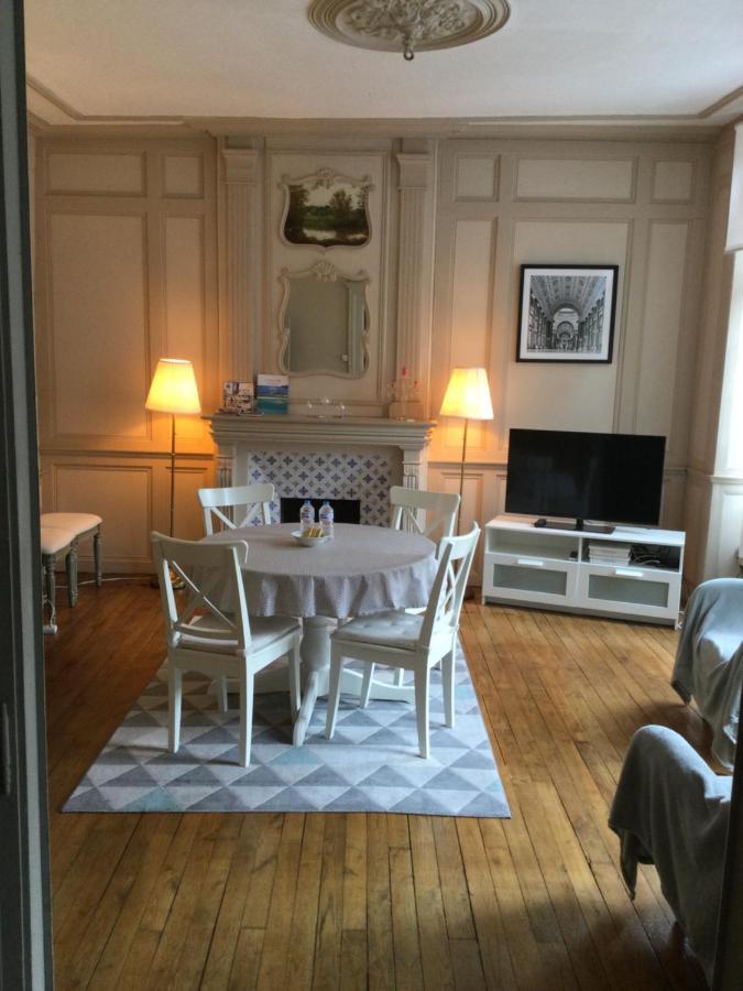 Eglantine Appartement Centre Historique De ดีน็อง ภายนอก รูปภาพ