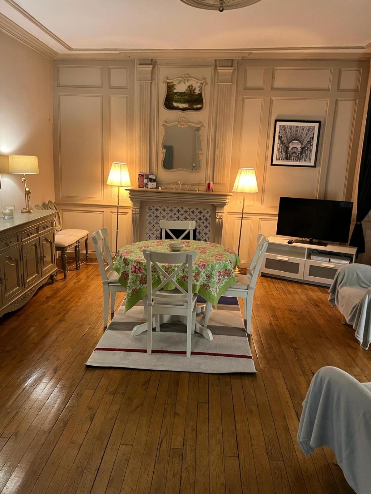 Eglantine Appartement Centre Historique De ดีน็อง ภายนอก รูปภาพ